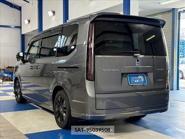Honda STEP WGN 2024-09 8884393-19