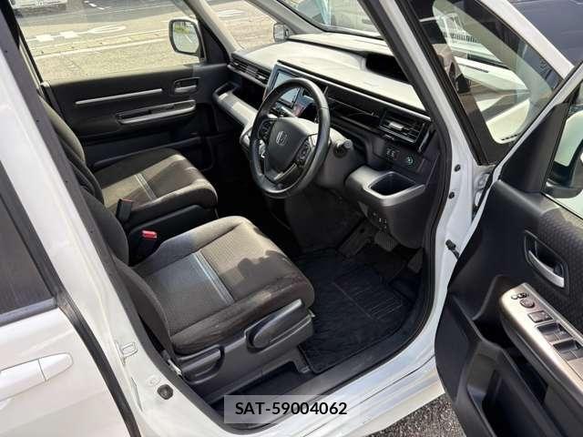 Honda STEP WGN 2017-10 8884396-10
