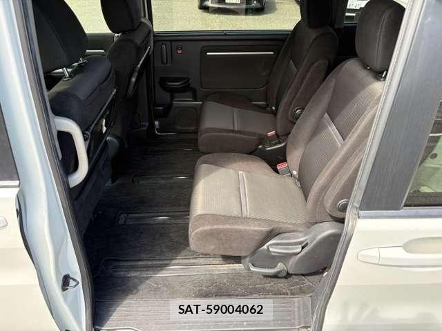 Honda STEP WGN 2017-10 8884396-12