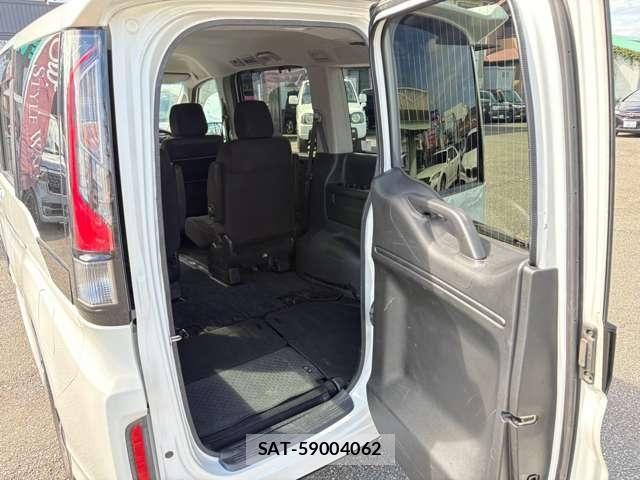 Honda STEP WGN 2017-10 8884396-17