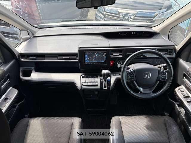 Honda STEP WGN 2017-10 8884396-18