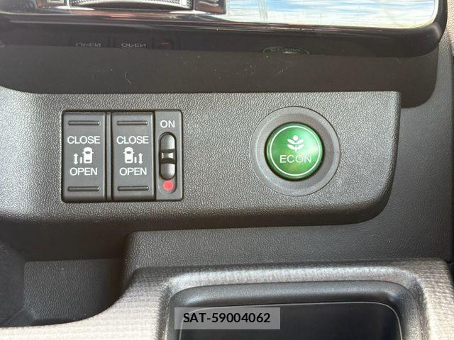 Honda STEP WGN 2017-10 8884396-26