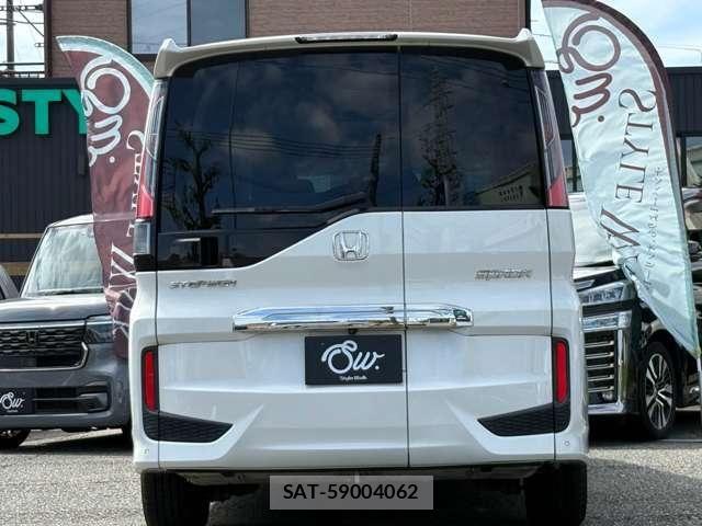Honda STEP WGN 2017-10 8884396-5