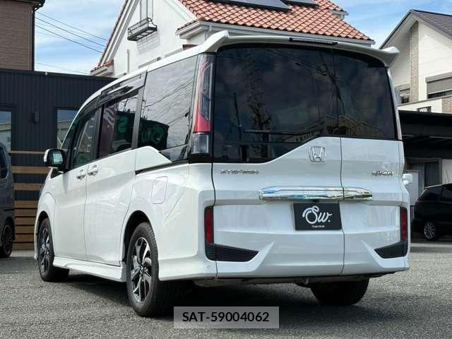 Honda STEP WGN 2017-10 8884396-6