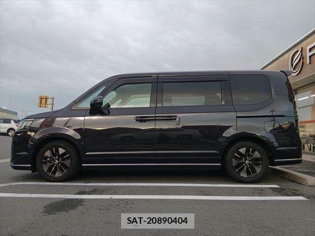Honda STEP WGN 2023-07 8884392-19
