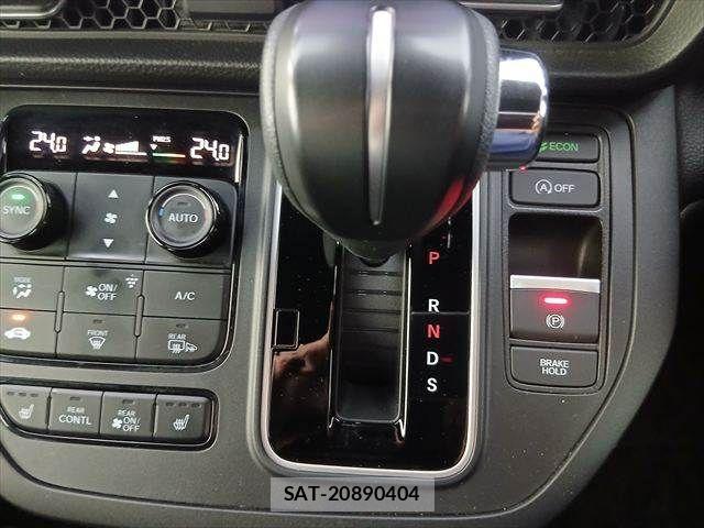 Honda STEP WGN 2023-07 8884392-29