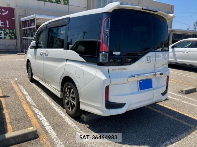 Honda STEP WGN 2017-12 7458122-3