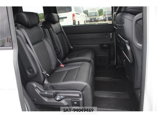 Honda STEP WGN 2025-10 7729289-17