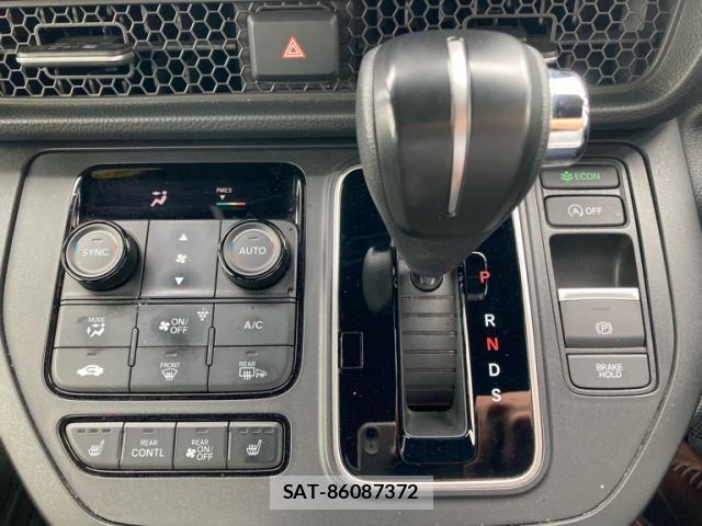 Honda STEP WGN 2023-07 7879695-24