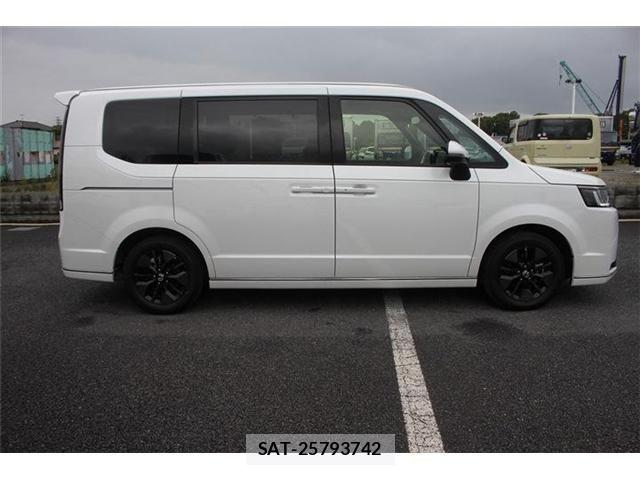 Honda STEP WGN 2025-10 7879696-14
