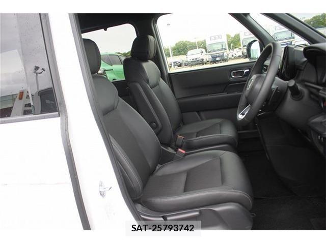 Honda STEP WGN 2025-10 7879696-20