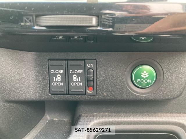 Honda STEP WGN 2017-04 7963924-17