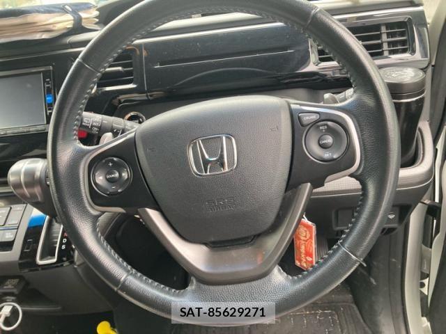 Honda STEP WGN 2017-04 7963924-18