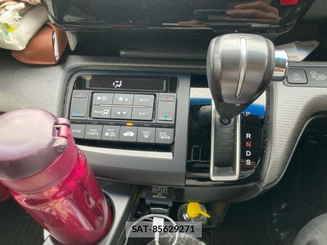 Honda STEP WGN 2017-04 7963924-20