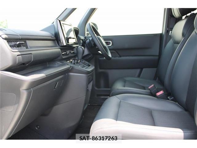 Honda STEP WGN 2025-10 8132518-12