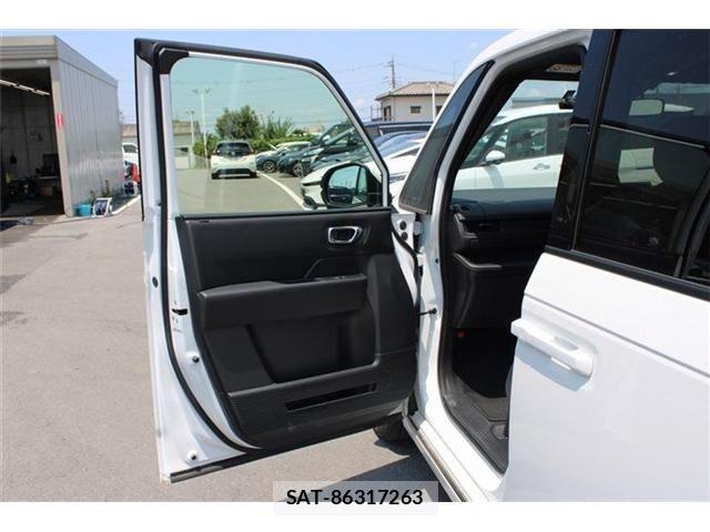 Honda STEP WGN 2025-10 8132518-17