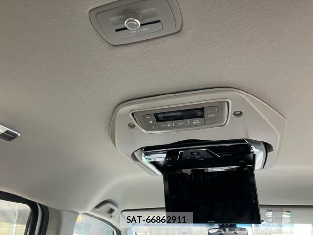Honda STEP WGN 2018-05 8317384-18