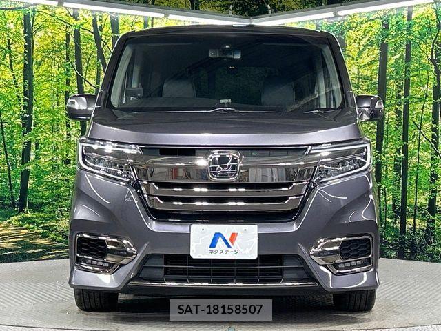Honda STEP WGN 2017-10 8338028-16