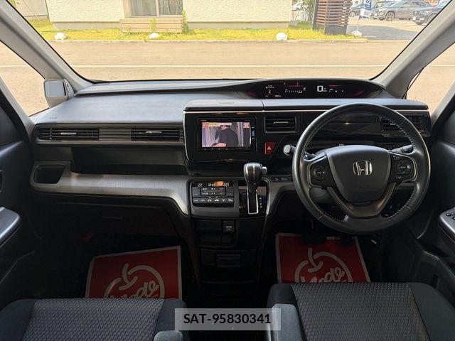 Honda STEP WGN 2017-03 8355671-1