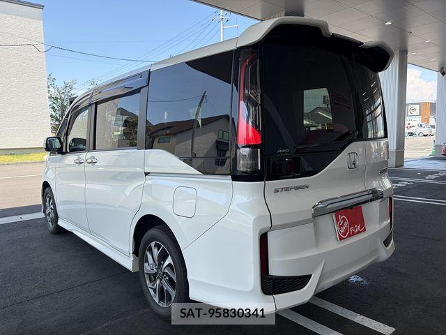 Honda STEP WGN 2017-03 8355671-2