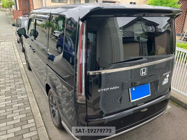 Honda STEP WGN 2024-02 8369033-3