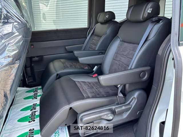 Honda STEP WGN 2026-07 8369032-8