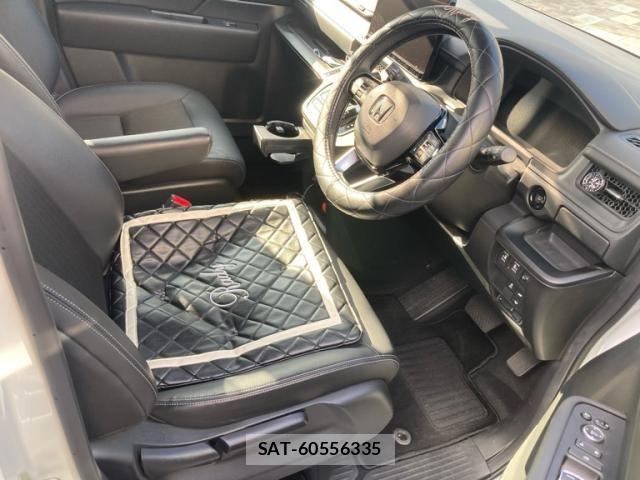 Honda STEP WGN 2023-07 8661788-13