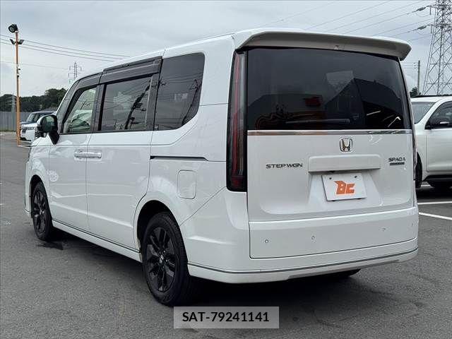 Honda STEP WGN 2022-07 8831822-12
