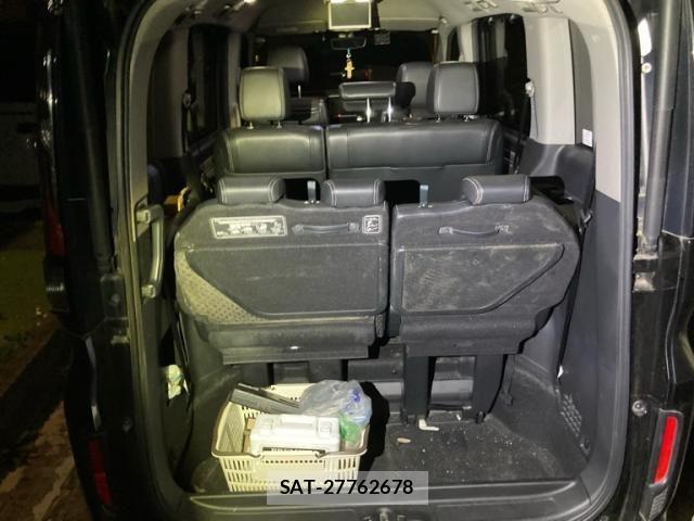 Honda STEP WGN 2021-03 8882369-25
