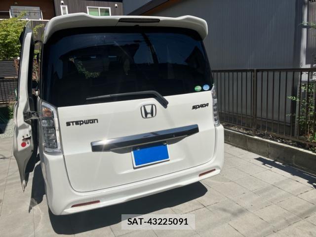 Honda STEP WGN 2014-05 8884410-3