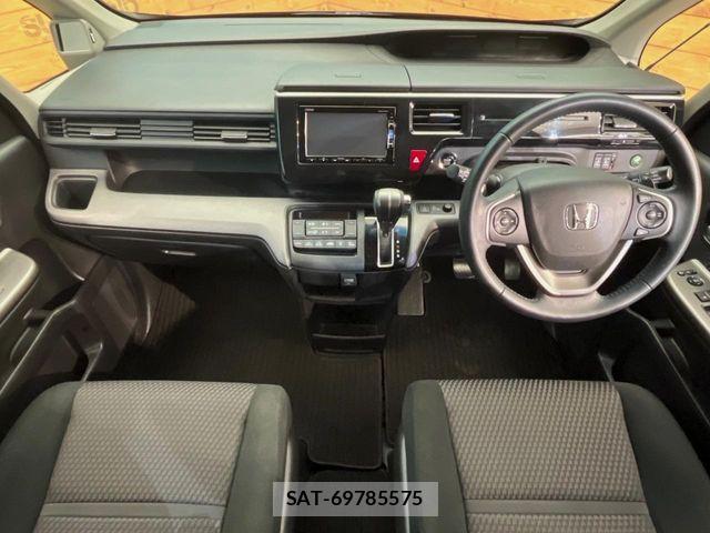 Honda STEP WGN 2017-09 8884407-1