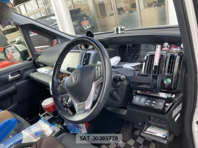 Honda STEP WGN 2014-05 8884409-16