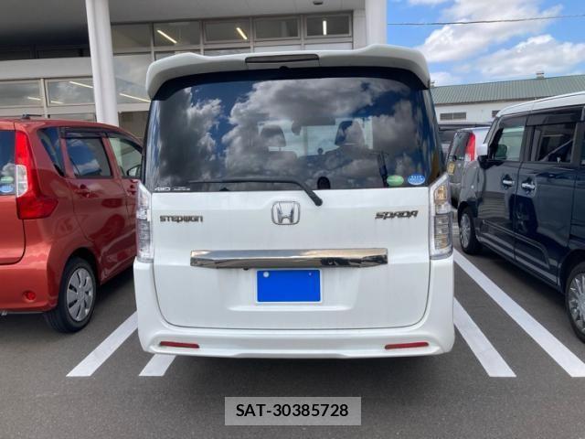Honda STEP WGN 2014-05 8884409-3