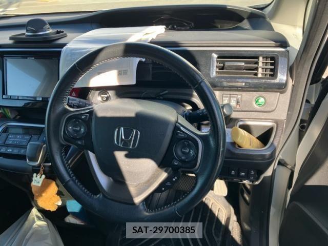 Honda STEP WGN 2018-03 6913632-12