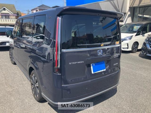 Honda STEP WGN 2024-03 6998472-3