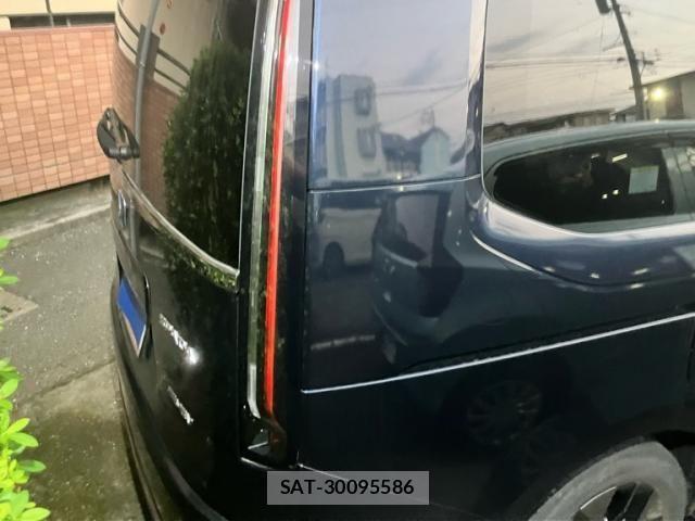 Honda STEP WGN 2023-10 8210443-1
