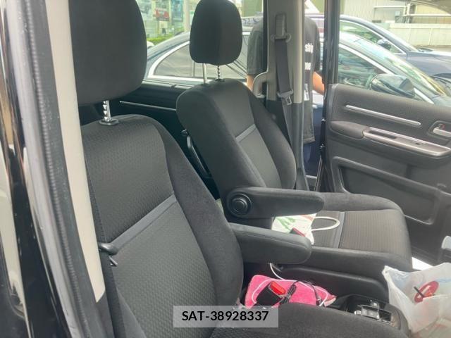 Honda STEP WGN 2017-10 8231938-12