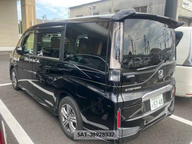 Honda STEP WGN 2017-10 8231938-5