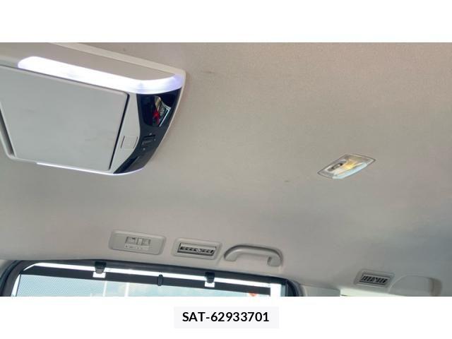 Honda STEP WGN 2018-04 8338031-13