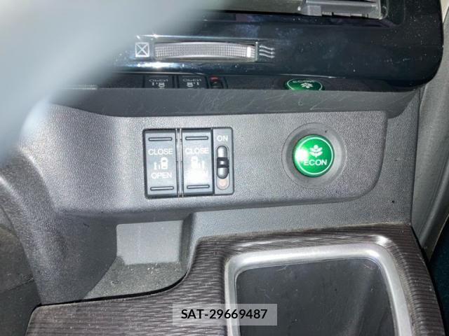 Honda STEP WGN 2018-01 8372236-15