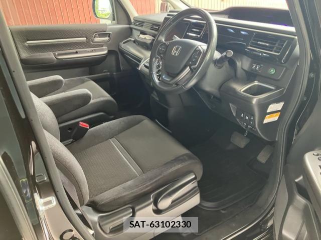 Honda STEP WGN 2018-03 8746086-12