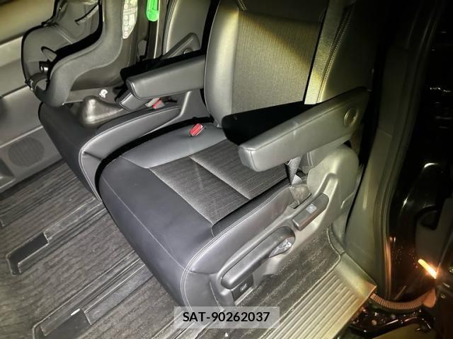 Honda STEP WGN 2023-08 8782186-15