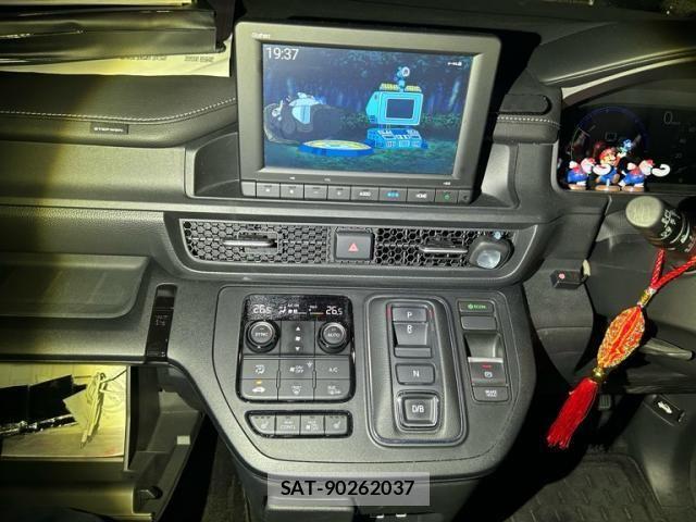 Honda STEP WGN 2023-08 8782186-17