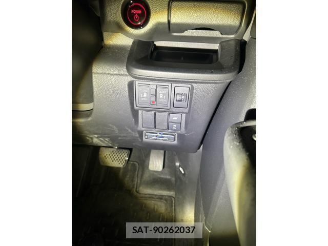 Honda STEP WGN 2023-08 8782186-23