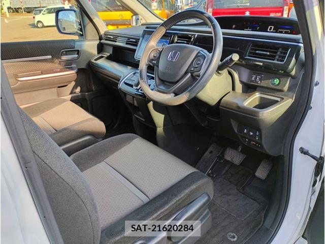 Honda STEP WGN 2018-03 6678243-16