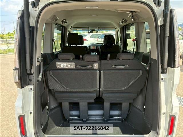 Honda STEP WGN 2019-04 7060889-17