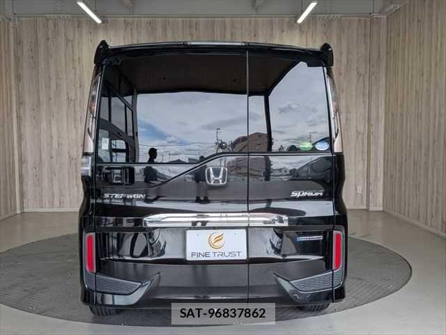 Honda STEP WGN 2017-12 7359988-19