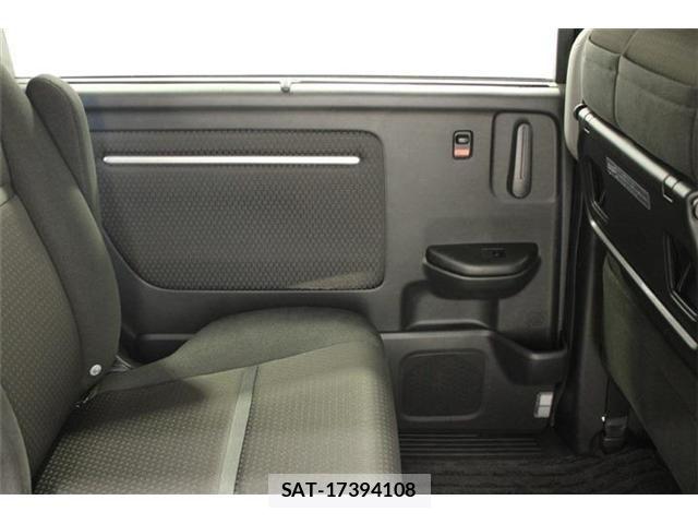 Honda STEP WGN 2021-05 7562923-29