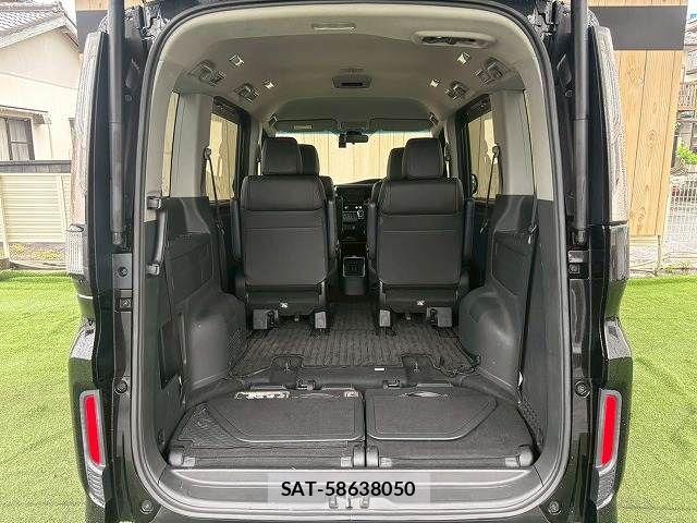 Honda STEP WGN 2017-10 7963927-14