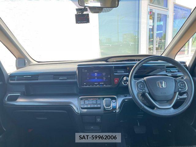 Honda STEP WGN 2019-03 8210444-1